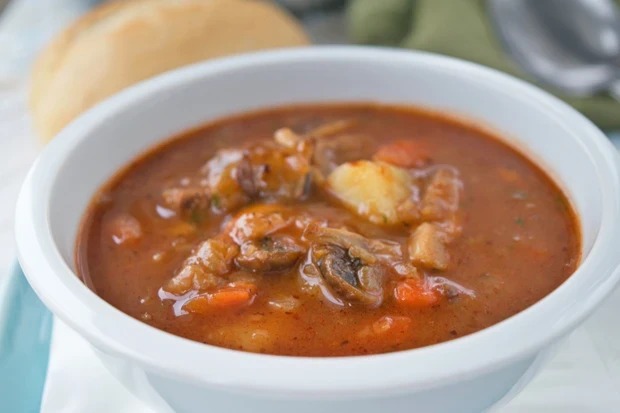 Datei:Gulaschsuppe 01.jpg