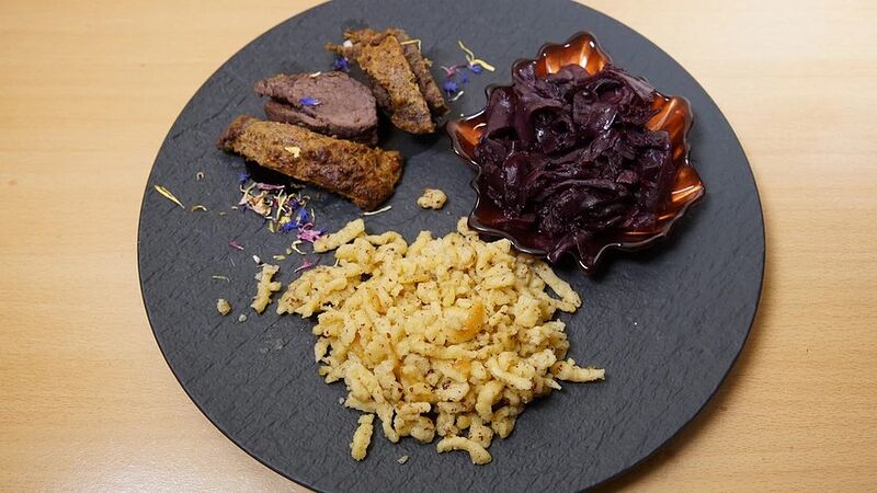 Datei:Hirsch und Reh 01.jpg