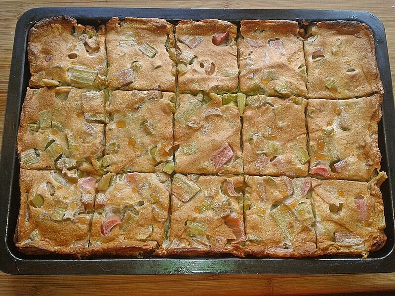 Datei:Rhabarber-Blechkuchen 01.jpg