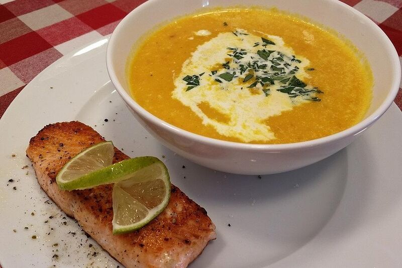 Datei:Kurbissuppe mit Lachs 02.jpg