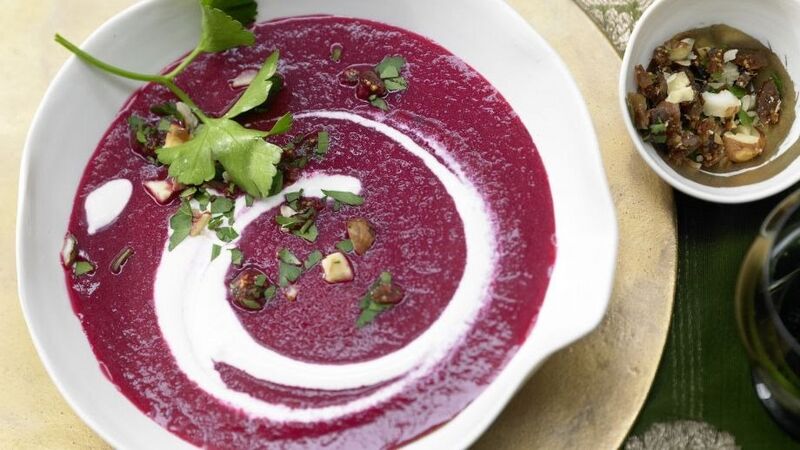 Datei:Rote-Bete-Suppe mit Gremolata 01.jpg
