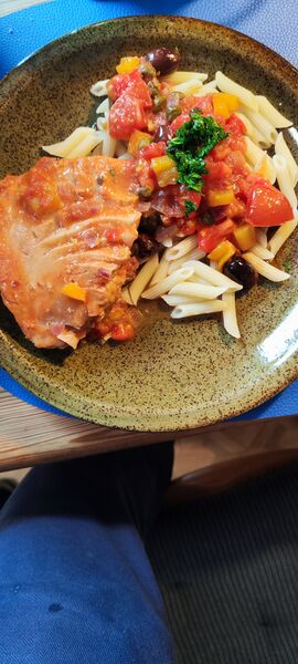Datei:Thunfisch alla puttanesca 01.jpg