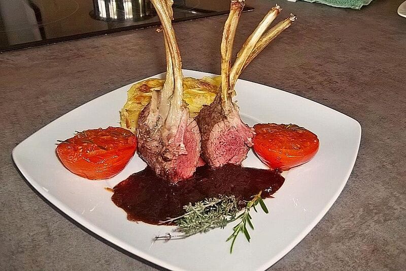 Datei:Lammkarree mit Rotwein-Reduktion 02.jpg