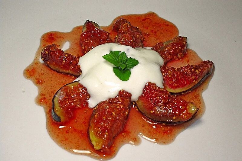 Datei:Heisse Feige mit Joghurt 01.jpg