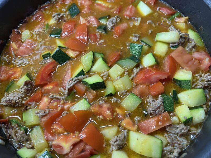 Datei:One Pot Zucchini-Reis-Hack-Pfanne 04.jpg