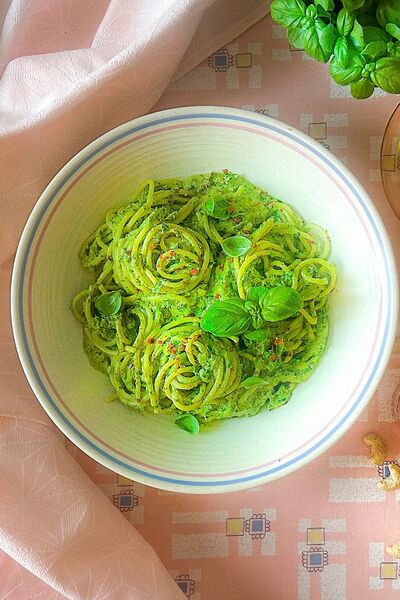 Datei:Grunkohl-Cashew-Pasta 01.jpg