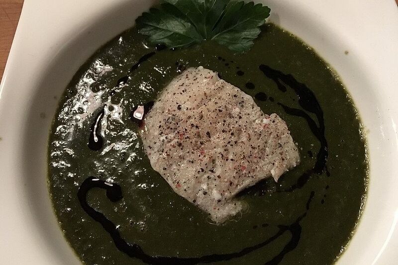 Datei:Grunkohlsuppe mit Fisch 01.jpg