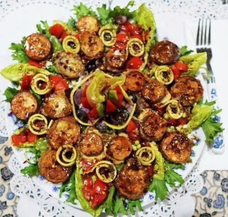 Auberginen-scheiben gebraten mit Salat 02.jpg