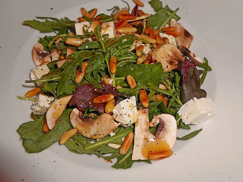 Datei:Champignon-Rucola-Salat 01.jpg