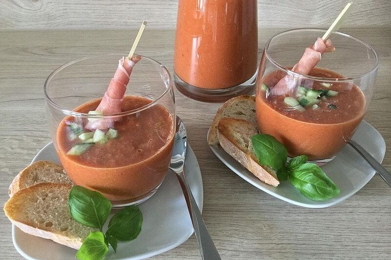 Datei:Gazpacho Tomate-Gurke 03.jpg