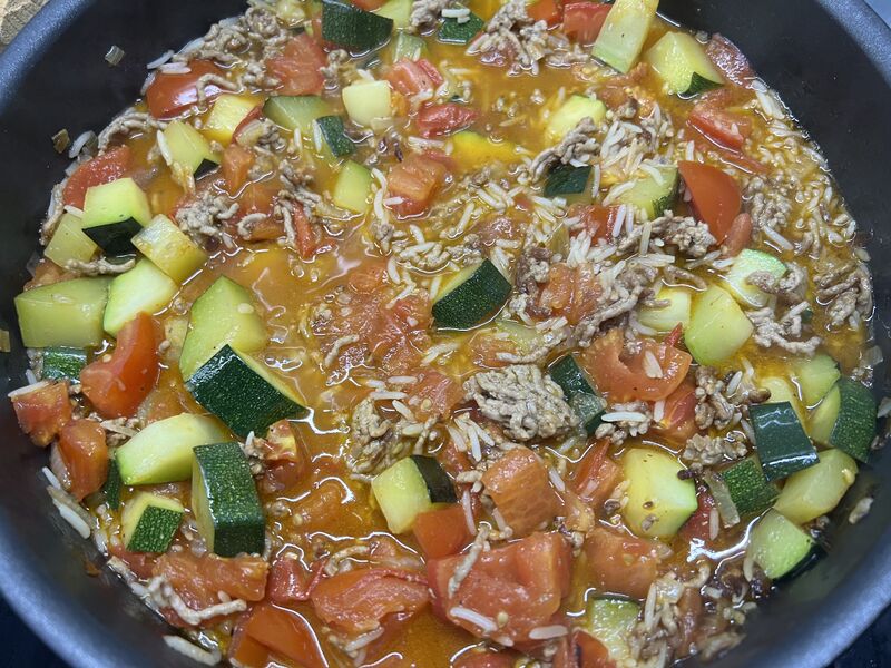 Datei:One Pot Zucchini-Reis-Hack-Pfanne 05.jpg
