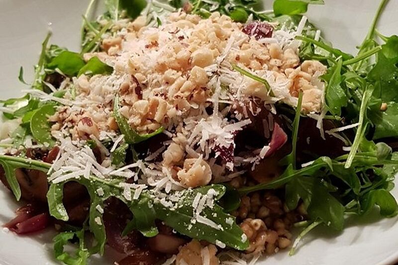 Datei:Champignon-Zwiebel-Gemuse mit Buchweizen-Risotto 01.jpg