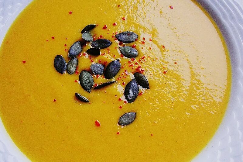 Datei:Kurbis-Pastinaken-Suppe 01.jpg