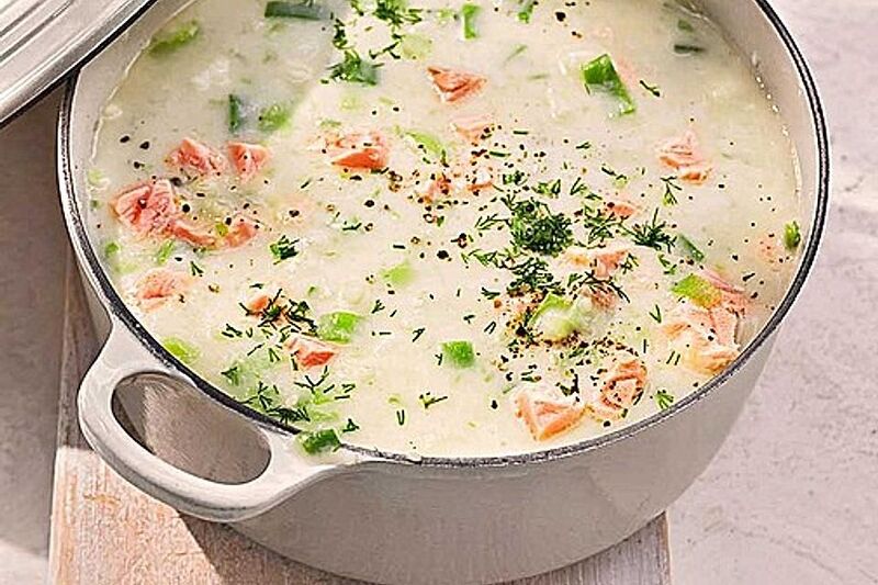 Datei:Schwedische Sommersuppe mit Lachs 01.jpg