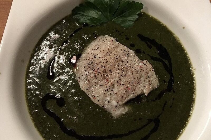 Datei:Grunkohlsuppe mit gebratenem Fisch 02.jpg