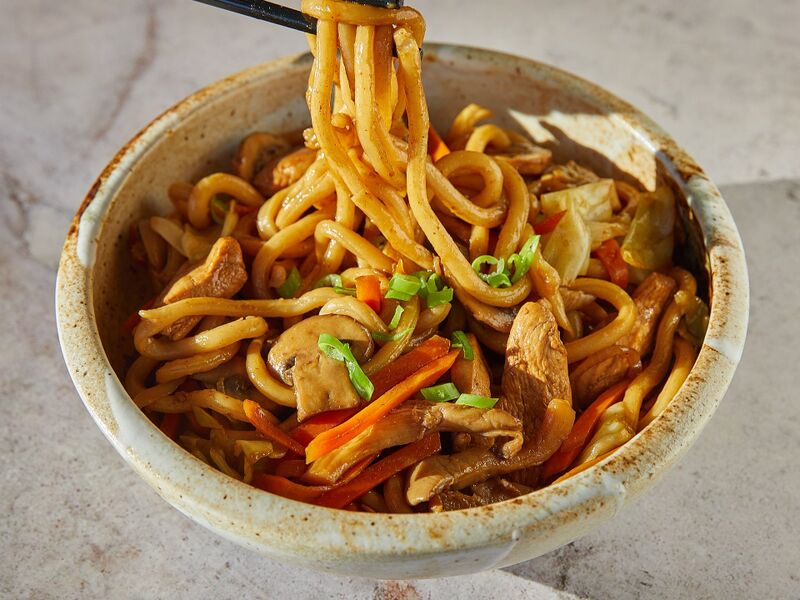 Datei:Udon-Nudeln Japanisch gebraten 01.jpg